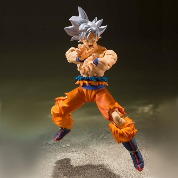 Son Goku (Ultra Instinct) S.H.Figuarts Figure (1)
