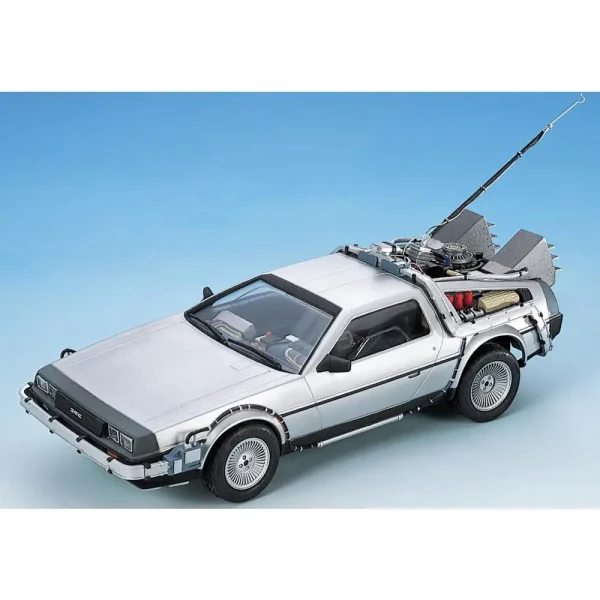 Back to the Future Part I DeLorean 124 Scale Model Kit (2)