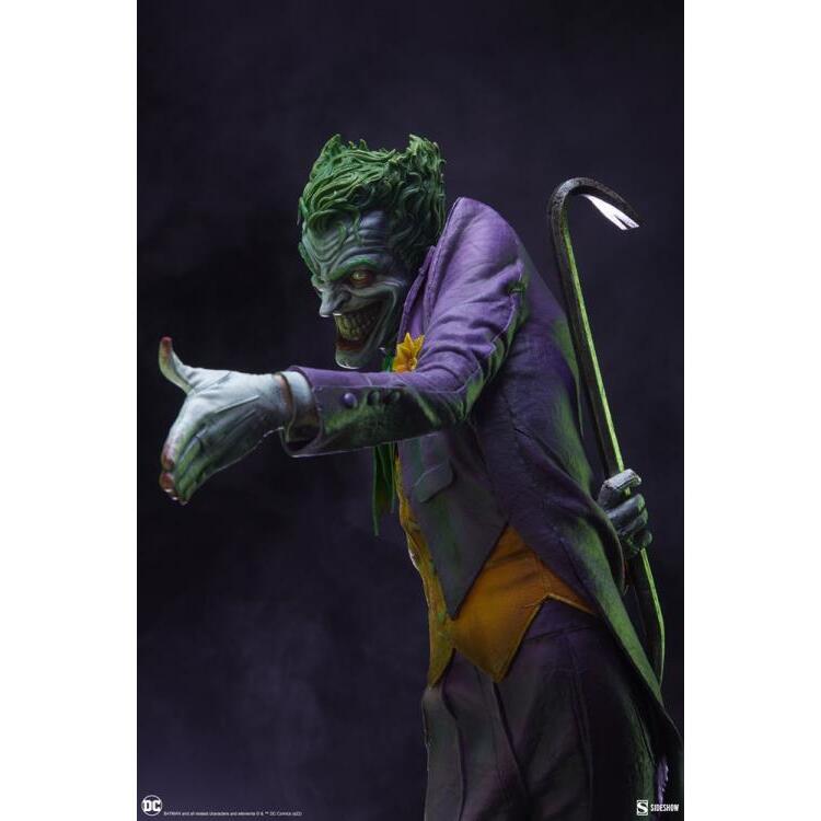 The Joker DC Comics Premium Format Figure (1)
