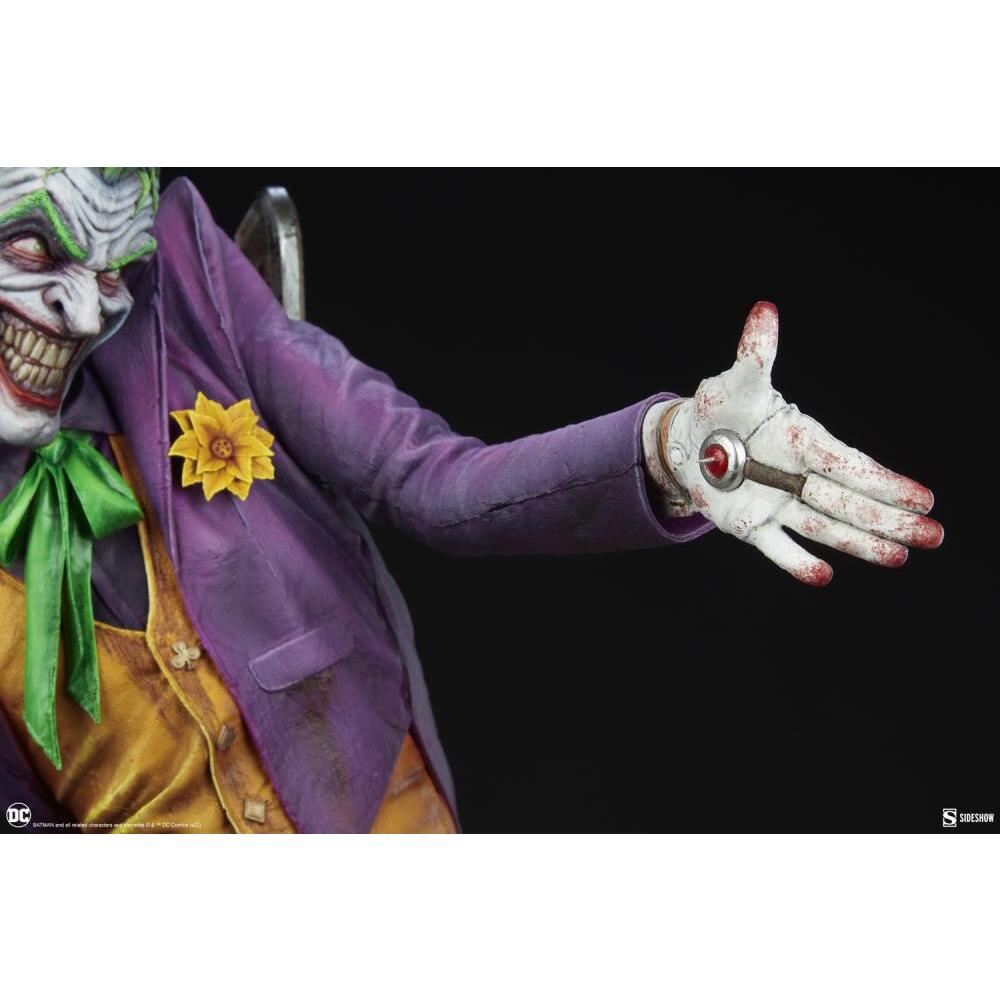 The Joker DC Comics Premium Format Figure (15)