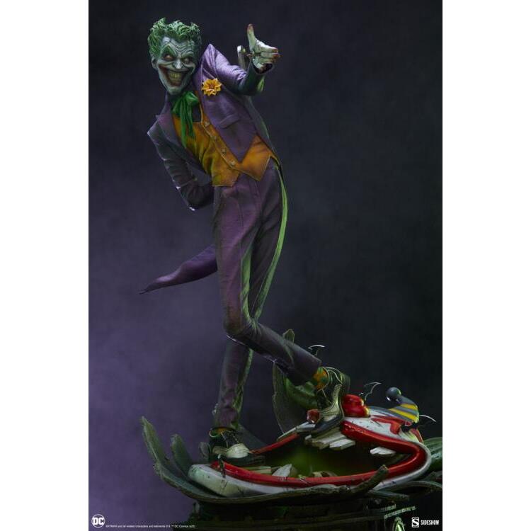 The Joker DC Comics Premium Format Figure (9)