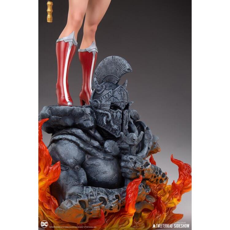 Wonder Woman DC Comics Limited Edition 16 Scale Maquette Figure (15)
