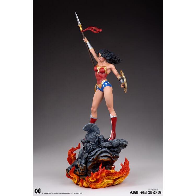 Wonder Woman DC Comics Limited Edition 16 Scale Maquette Figure (16)