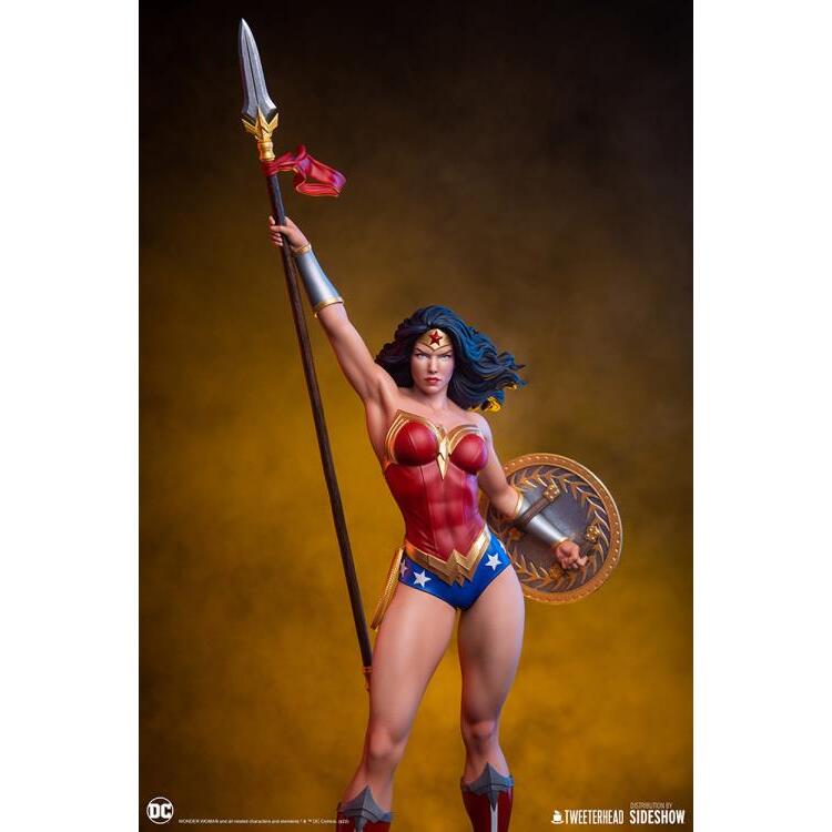 Wonder Woman DC Comics Limited Edition 16 Scale Maquette Figure (2)
