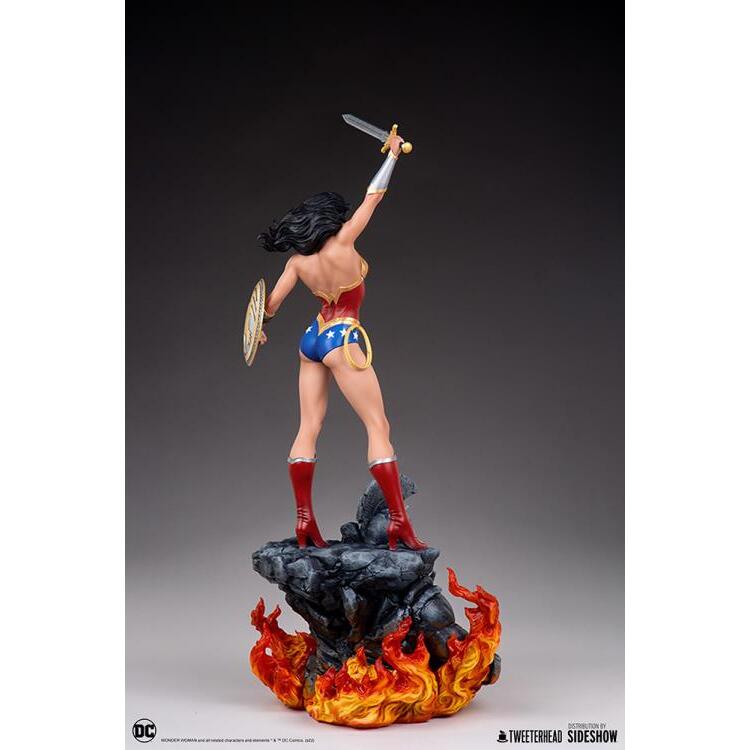 Wonder Woman DC Comics Limited Edition 16 Scale Maquette Figure (22)