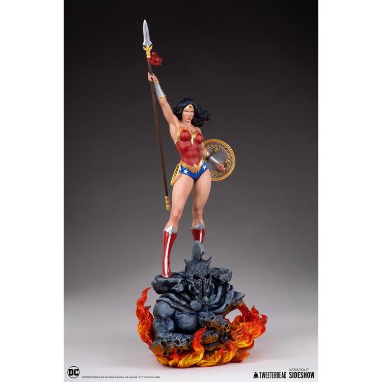 Wonder Woman DC Comics Limited Edition 16 Scale Maquette Figure (6)