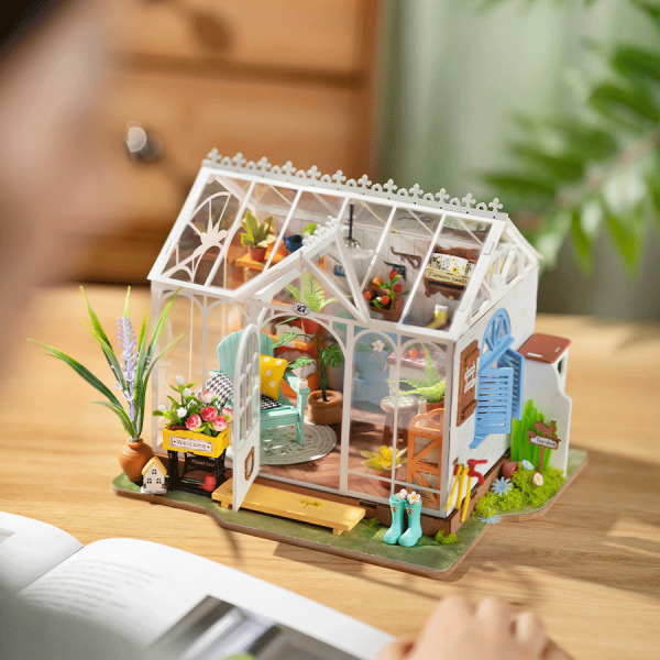 Dreamy Garden House 3D Bookends 3D DIY Miniature Dollhouse Kit (4)