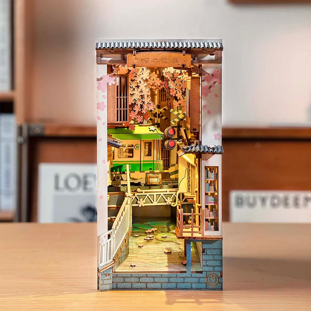 Sakura Tram 3D Bookends 3D DIY Miniature Booknook Kit (5)