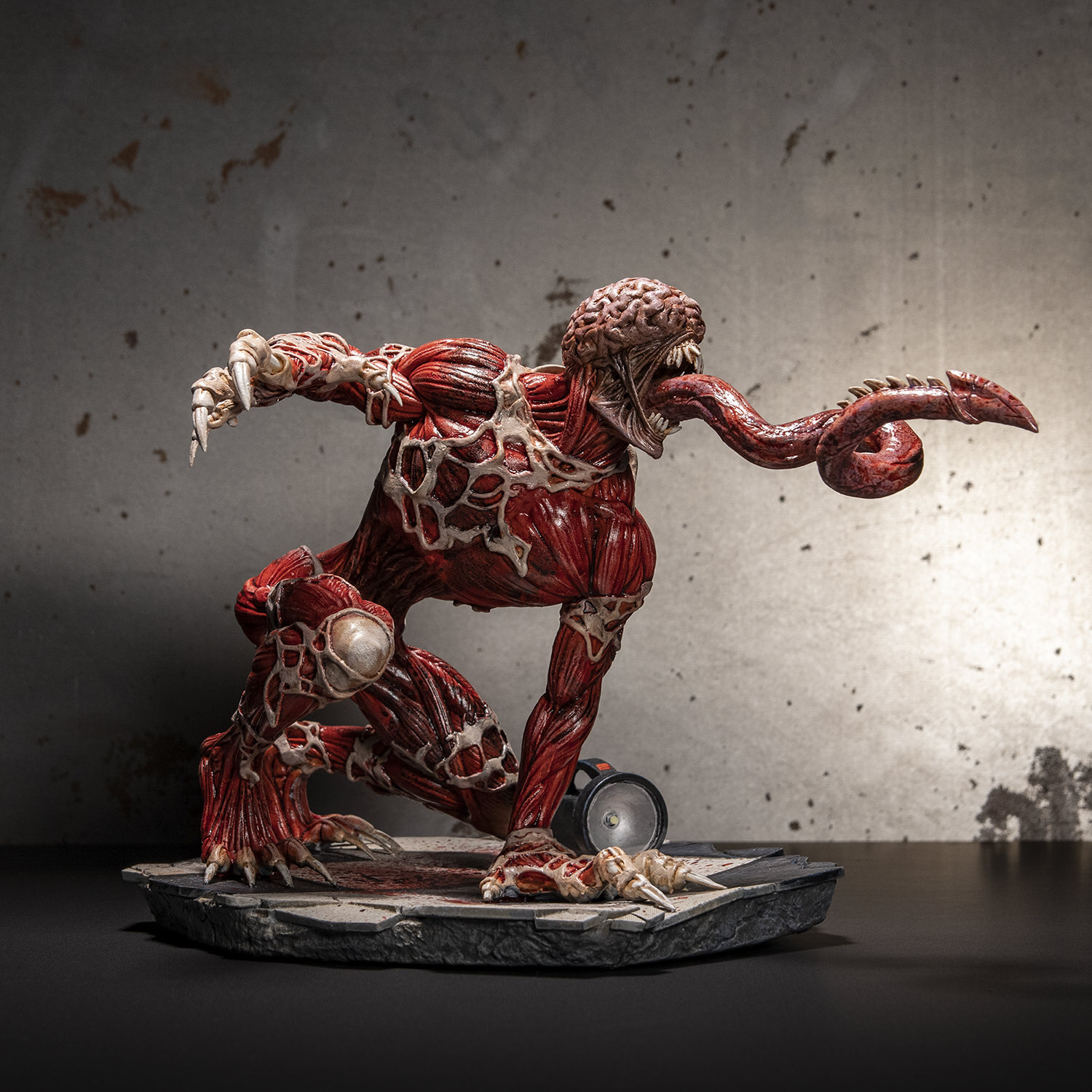 Licker Resident Evil Official Collectible Figure (1)