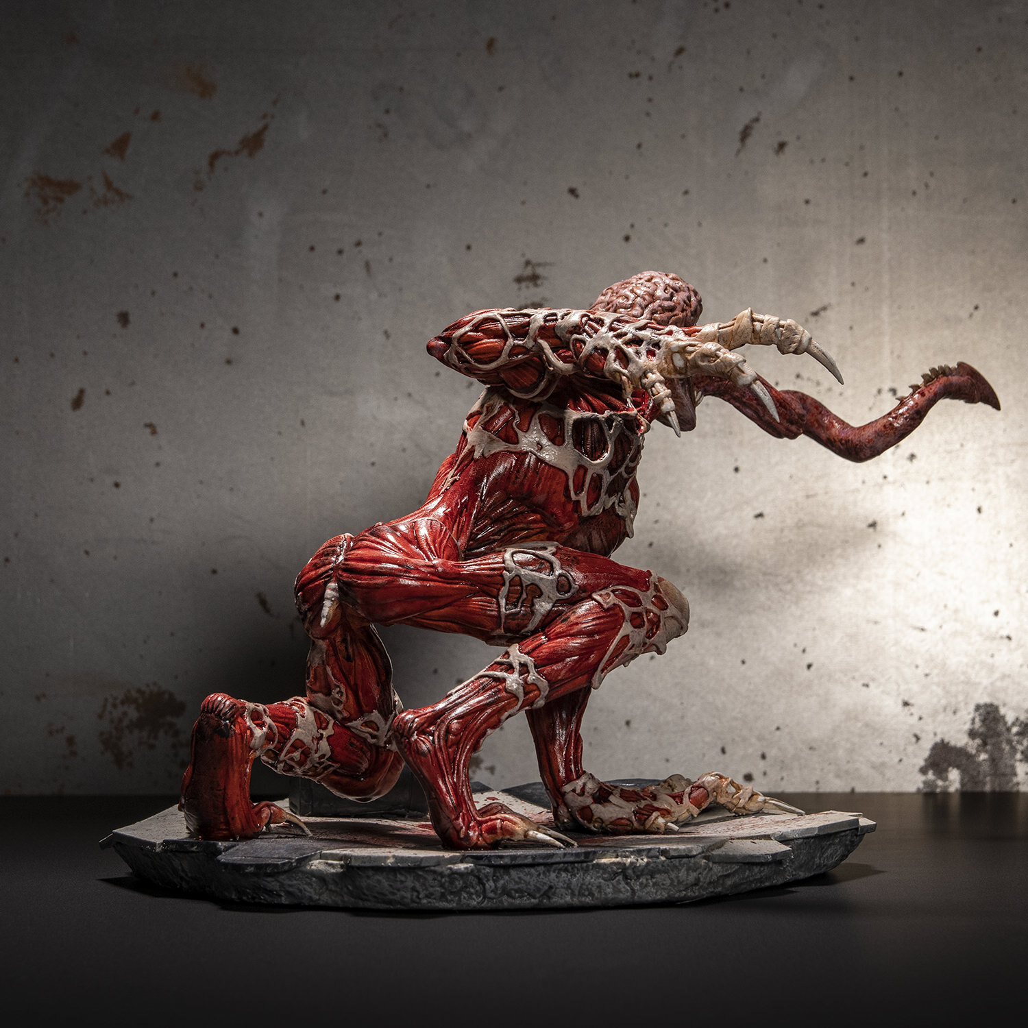 Licker Resident Evil Official Collectible Figure (4)